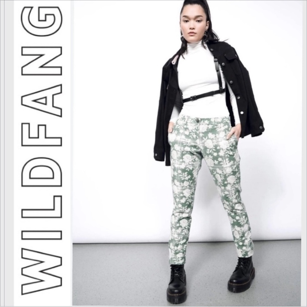 NWOT WILDFANG The Essential Trouser in Green Floral Plaid size 8